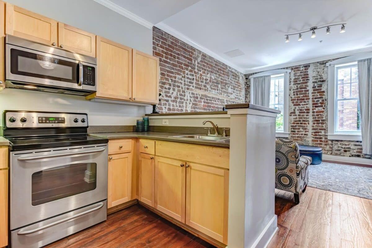 E Bay St Loft By City Market And River Street Savannah Esterno foto